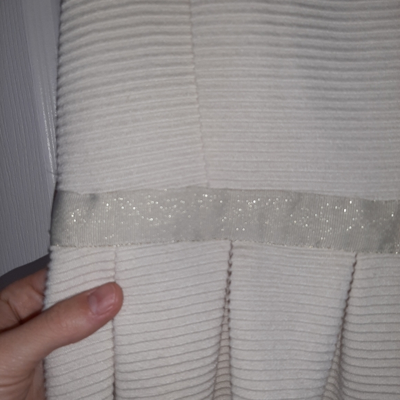 EUC worn once open back section fits a small - Picture 2 of 4